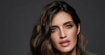 Sara Carbonero,  y su collar solidario 