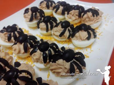 Huevos con paté de sardina. Receta de Halloween