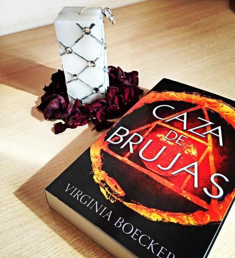 Reseña: Caza de brujas - Virginia Boecker