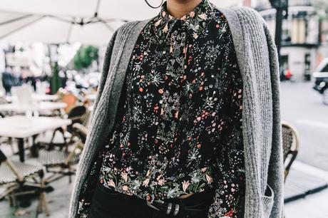 Ladies_in_Levis-Serie_711-Grey_Jacket-Floral_Blouse-Big_Loop_Earrings-Black_Boots-Outfit-61