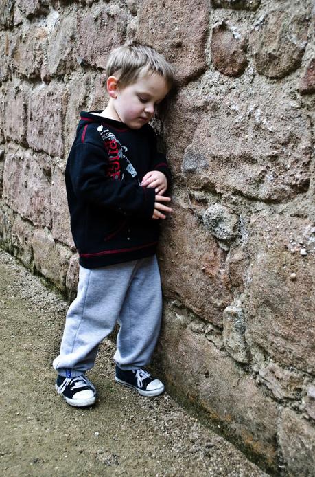 Mi hijo no juega con los niños de clase.