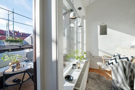 mini pisos pequeños deco espacios abiertos decoración mini aticos decoración gris blanco decoración de estilo nórdico blog de decoración nórdica ático estilo nórdico atico calido acogedor 