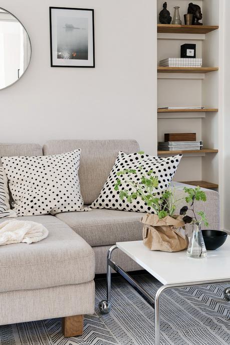 mini pisos pequeños deco espacios abiertos decoración mini aticos decoración gris blanco decoración de estilo nórdico blog de decoración nórdica ático estilo nórdico atico calido acogedor 