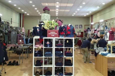 THE FIRST OUTLET: SHOPPING PARA TODA LA FAMILIA THE FIRST OUTLET: SHOPPING PARA TODA LA FAMILIA