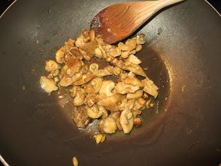 HUEVOS ROTOS CON SETAS Y FOIE