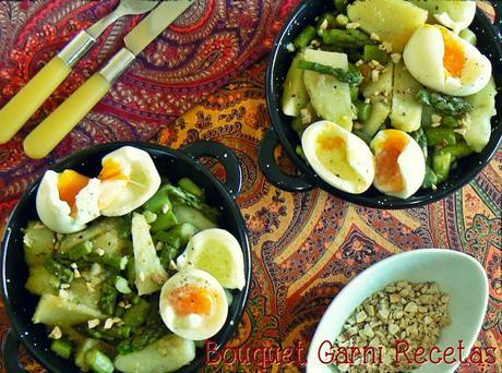 Ensalada tibia de papas, espárragos y huevos