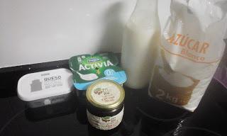 YOGUR DE QUESO Y MERMELADA DE CEREZA