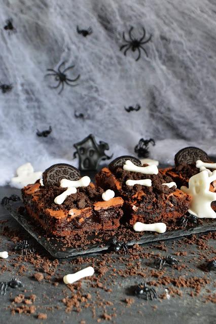 Brownie tumbas con oreos de chocolate