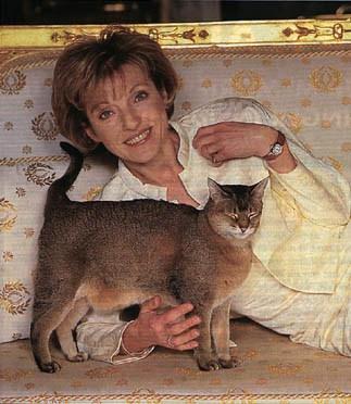 Mary Austin con un gato