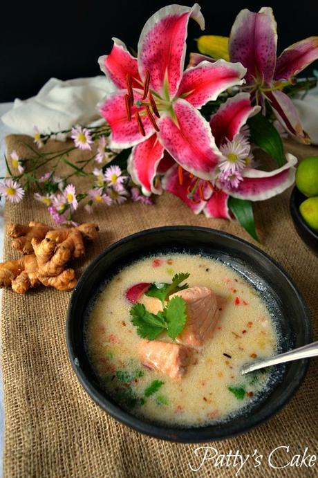 Sopa thai de salmón y leche de coco