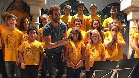 [NOTA] Pablo Alborán aparece por sorpresa en la inauguración de un curso en Benalmádena