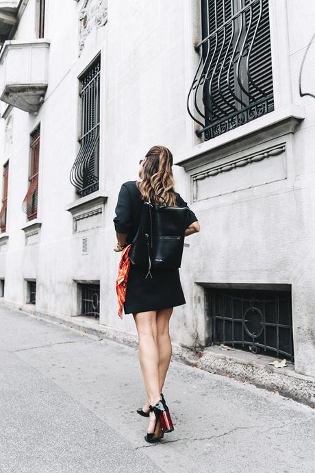 Neoprene_Dress-Calvin_Klein-Black-Backpack-Mary_Janes_Shoes-Topshop-Bandana-RayBan_Rounded_Sunnies-Outfit-Street_Style-MFW-Milan_Fashion_Week-30