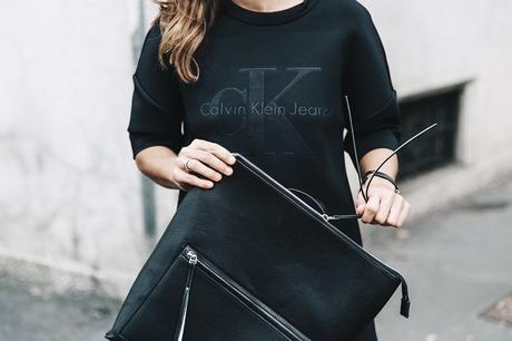 Neoprene_Dress-Calvin_Klein-Black-Backpack-Mary_Janes_Shoes-Topshop-Bandana-RayBan_Rounded_Sunnies-Outfit-Street_Style-MFW-Milan_Fashion_Week-33