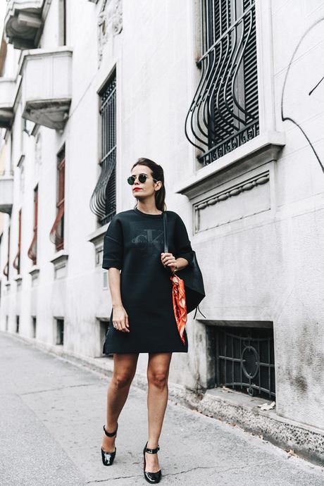 Neoprene_Dress-Calvin_Klein-Black-Backpack-Mary_Janes_Shoes-Topshop-Bandana-RayBan_Rounded_Sunnies-Outfit-Street_Style-MFW-Milan_Fashion_Week-9