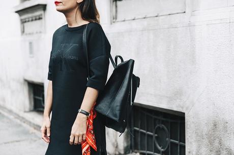 Neoprene_Dress-Calvin_Klein-Black-Backpack-Mary_Janes_Shoes-Topshop-Bandana-RayBan_Rounded_Sunnies-Outfit-Street_Style-MFW-Milan_Fashion_Week-41