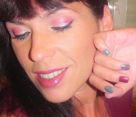 Burdeos y jade: Look con Peggy Sage y manicura