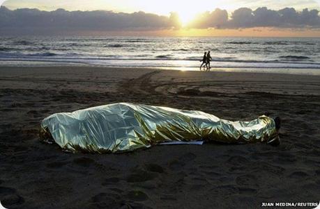 Juan Medina el fotógrafo que retrata los horrores en el mar.