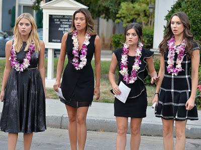 Ashley Benson (Hanna), Shay Mitchel (Emily), Lucy Hale (Aria) y Troian Bellisario (Spencer)