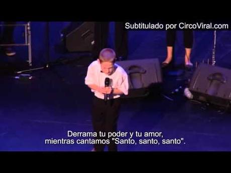 Este niño ciego-autista cantándole a Dios hará quebrantarte [vídeo]
