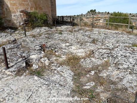 Tumbas antropomorfas junto a la ermita de San Frutos