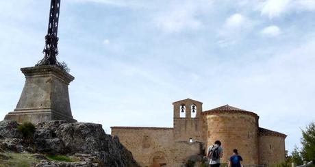 La Ermita de San Frutos con la cruz al frente