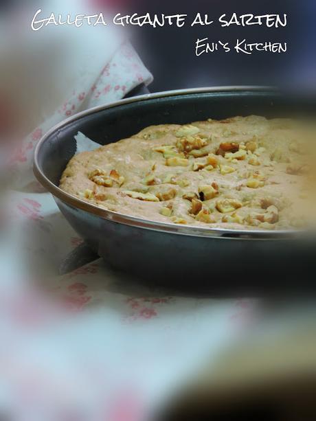 Cookie gigante al sarten con relleno de dulce de leche