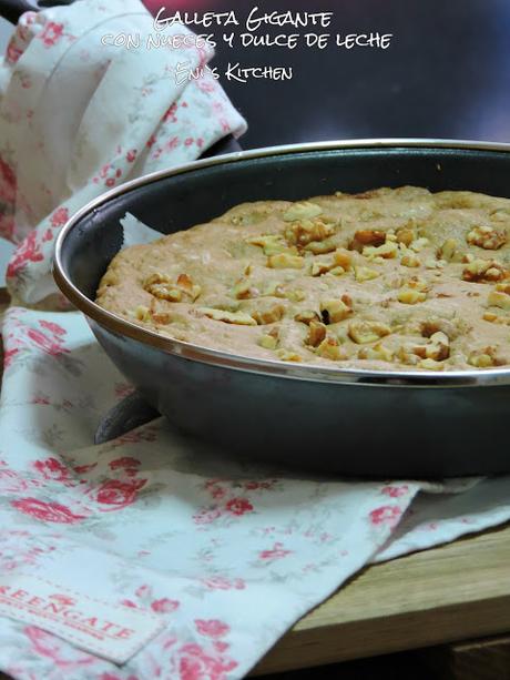 Cookie gigante al sarten con relleno de dulce de leche