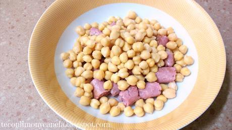 ENSALADA DE GARBANZOS CON AJEDREA