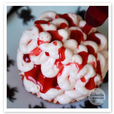 HALLOWEEN 2015: CUPCAKES DE CEREBRO SANGRIENTO / BLOODY BRAIN CUPCAKES