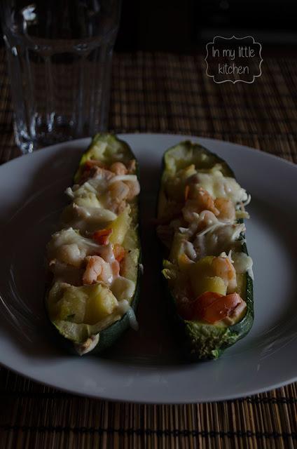 El asaltablogs: Calabacines rellenos de gambas y atún El asaltablogs: Calabacines rellenos de gambas y atún