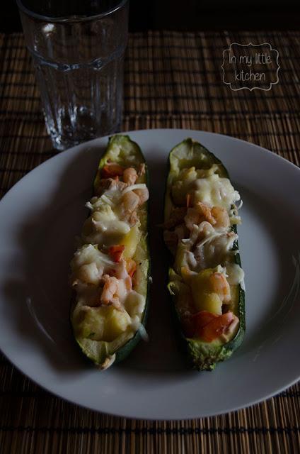 El asaltablogs: Calabacines rellenos de gambas y atún El asaltablogs: Calabacines rellenos de gambas y atún