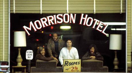 ‘MORRISON HOTEL’, 45 AÑOS DESLUMBRANDO A veces parece que aquello sucedió hace mil años…, y otras da la impresión de que fue ayer. Pero objetivamente era 1970 cuando The Doors editaron un Lp histórico, ‘Morrison Hotel’, un disco que resplandece y jamás...