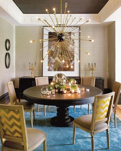 cuadro, comedor, mesa redonda comedor, sillas tapizadas, alfombra, lámpara techo