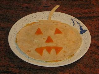 QUESADILLA CUATRO QUESOS HALLOWEEN