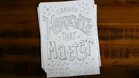 Un libro de colorear para adultos lleno de frases motivadoras