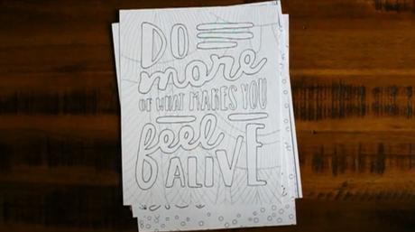 Un libro de colorear para adultos lleno de frases motivadoras