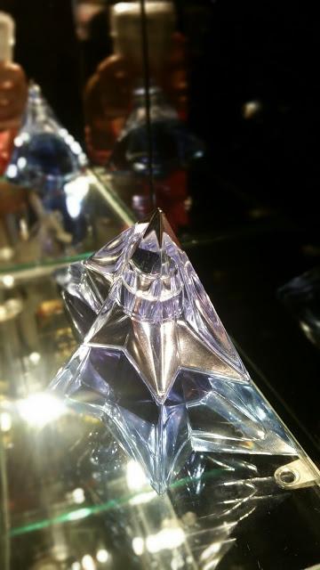 Angel Gravity, la saga de Thierry Mugler continúa.