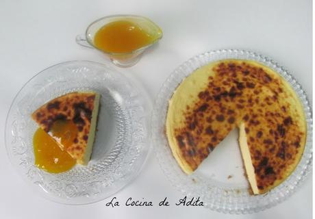 Tarta de queso al horno, con mermelada de mango