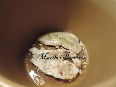 Pollo con patatas a la carbonara.