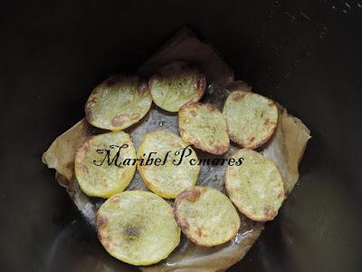 Pollo con patatas a la carbonara.