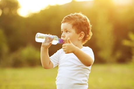 Bajar de peso de forma natural beber agua