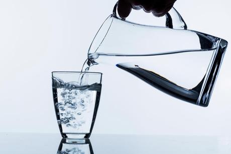 Hábitos saludables para el metabolismos vasos de agua