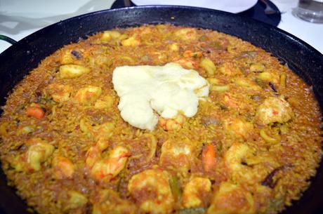 Arroz ciego de rape y marisco con alioli gratinado (paso a paso)