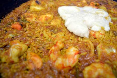 Arroz ciego de rape y marisco con alioli gratinado (paso a paso)