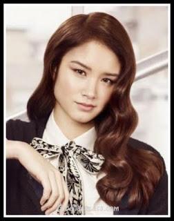 Tono de color de cabello en chocolate café