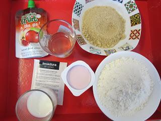 BIZCOCHO SIN HUEVO CON SMOOFRUIT DE MANZANA Y GRANADA