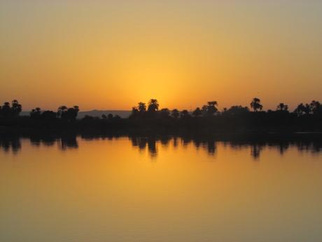 Caída del sol en el Nilo. Egipto