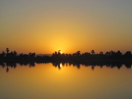 Caída del sol en el Nilo. Egipto