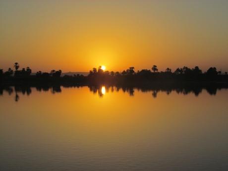 Caída del sol en el Nilo. Egipto