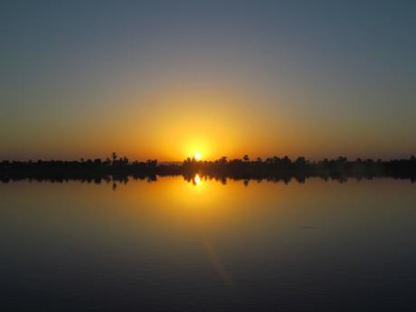 Caída del sol en el Nilo. Egipto
